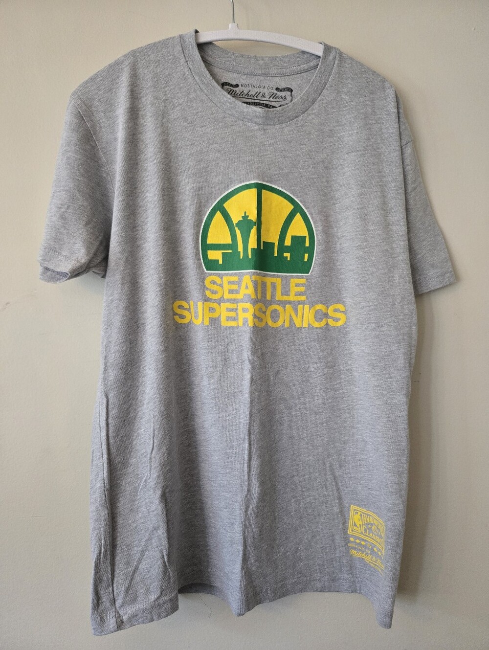 Mitchell & Ness Men [Medium] Seattle SuperSonics NBA Hardwood Classics T-Shirt